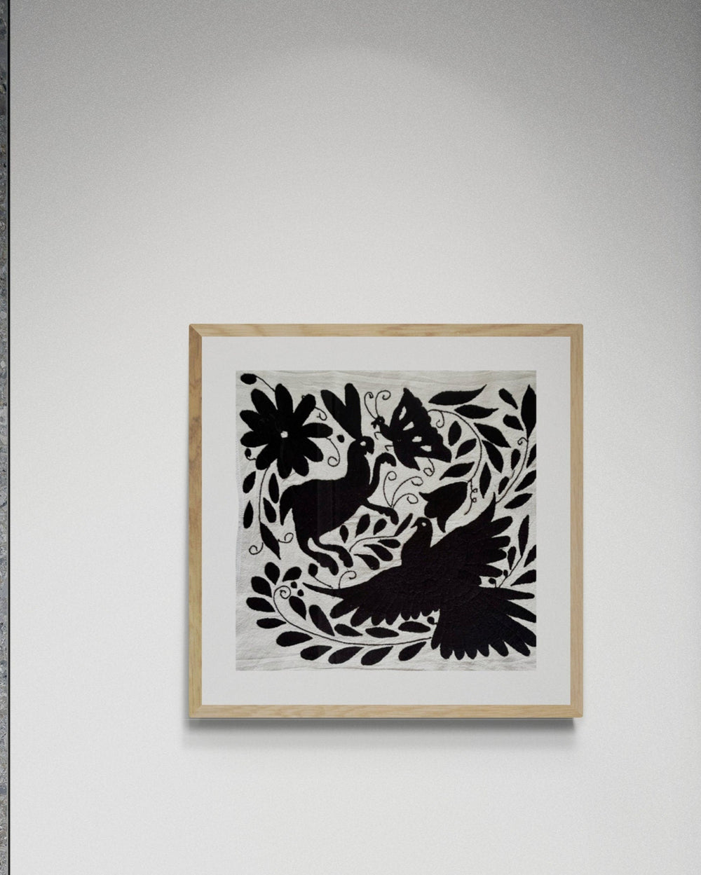 Arte de pared otomí mexicano bordado a mano – Negro y marfil 18x18"