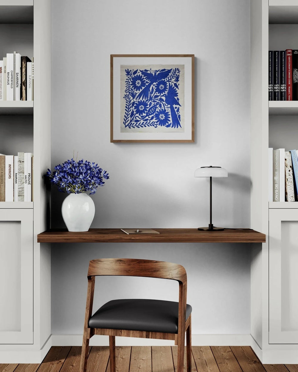 Arte de pared otomí mexicano bordado a mano – Azul rey y marfil 45x45 cm,