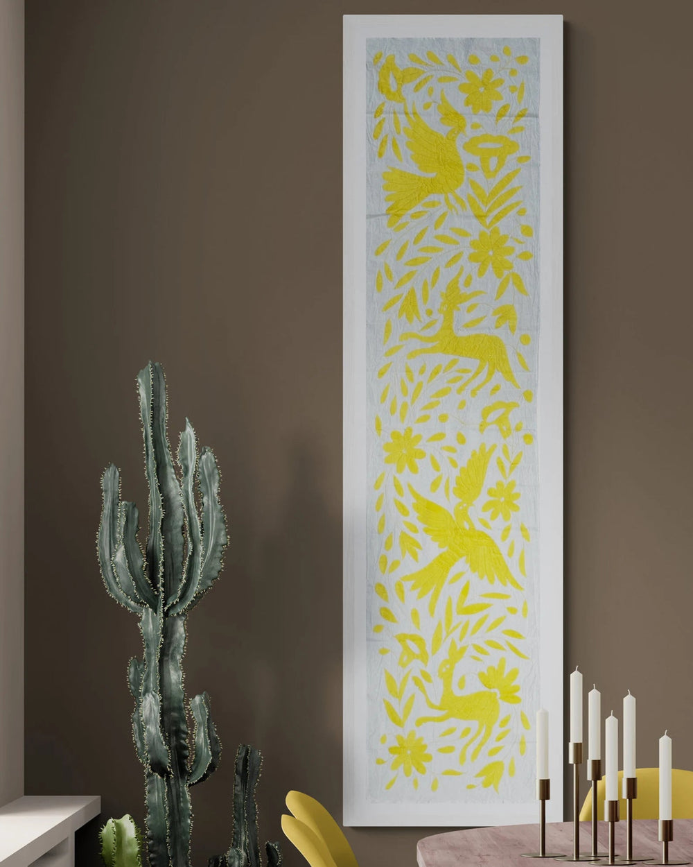 Camino de Mesa Otomí Bordado a Mano 45x188cm – Obra de Arte Textil | Bordado amarillo y tela de algodón color marfil | Hecho a mano en México