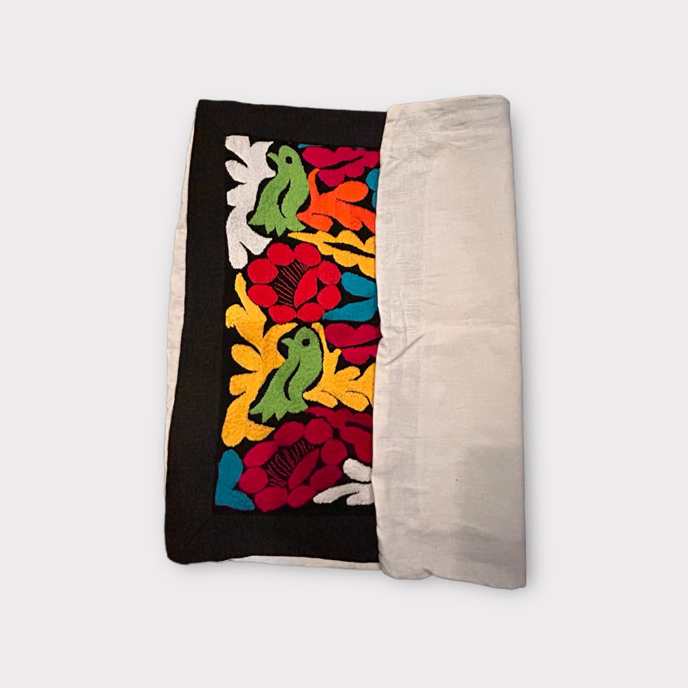 Almohada oaxaqueña bordada a mano de 63,5 x 63,5 cm – Disponible en blanco y negro o multicolor | Decoración estilo bohemio
