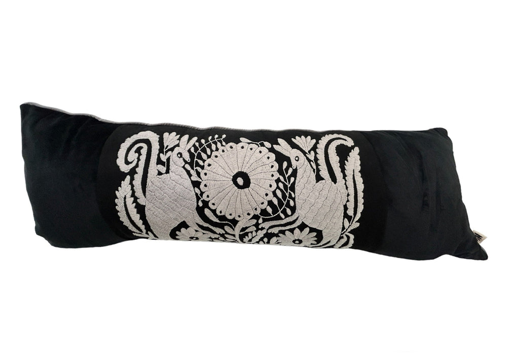 Almohada lumbar XL con bordado Otomí | Negro y Gris | Incluye relleno de almohada