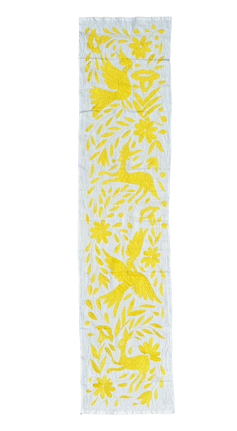 Camino de Mesa Otomí Bordado a Mano 45x188cm – Obra de Arte Textil | Bordado amarillo y tela de algodón color marfil | Hecho a mano en México