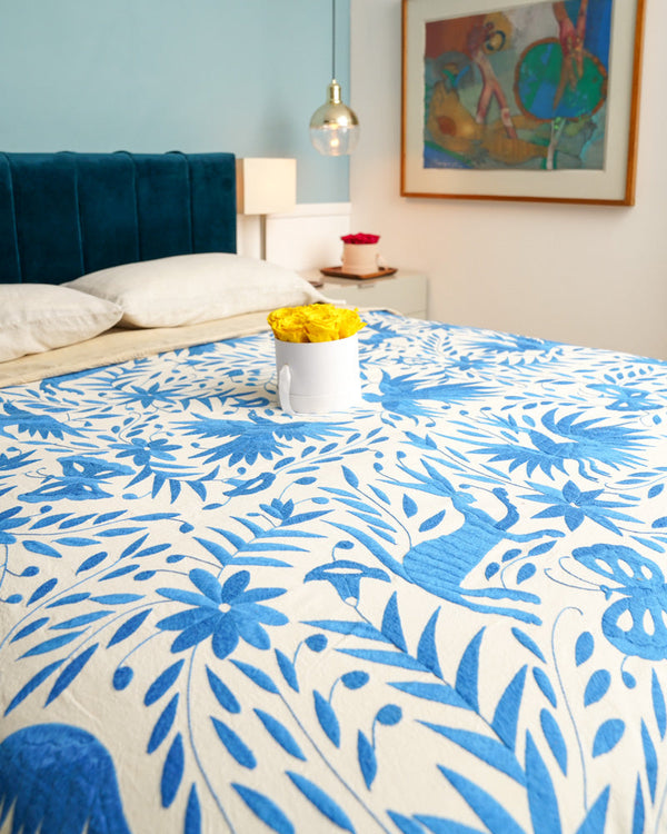 Couvre-lit en textile Otomi brodé à la main ou art mural mexicain | Grande pièce faite à la main | Bleu céruléen | 84 x 85 pouces