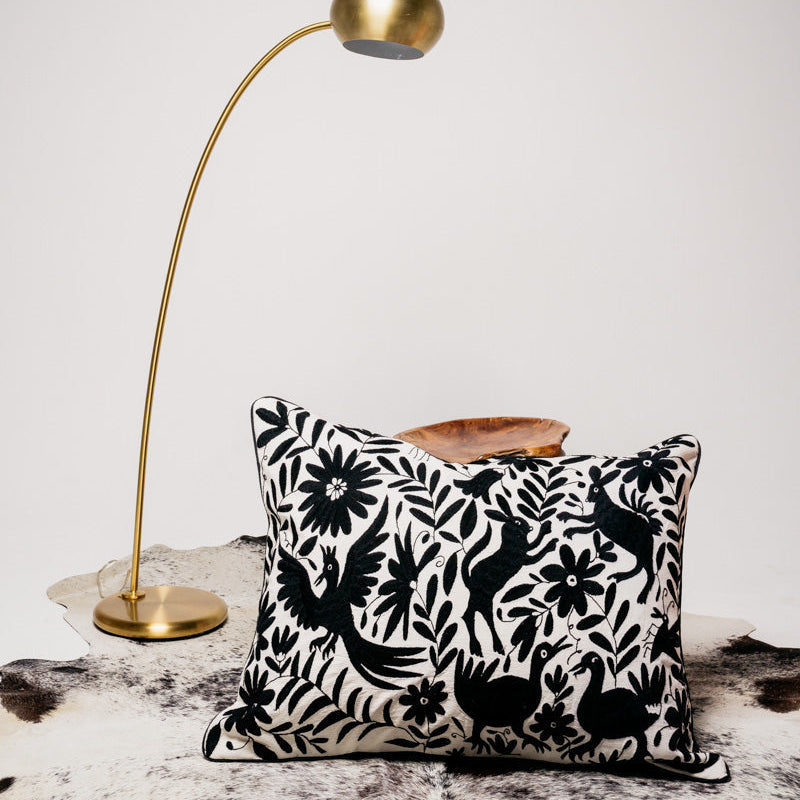 Cojín de Suelo Bordado Otomí 32"x23" – Disponible en Negro, Rojo y Negro, o Gris | Decoración estilo mexicano hecha a mano