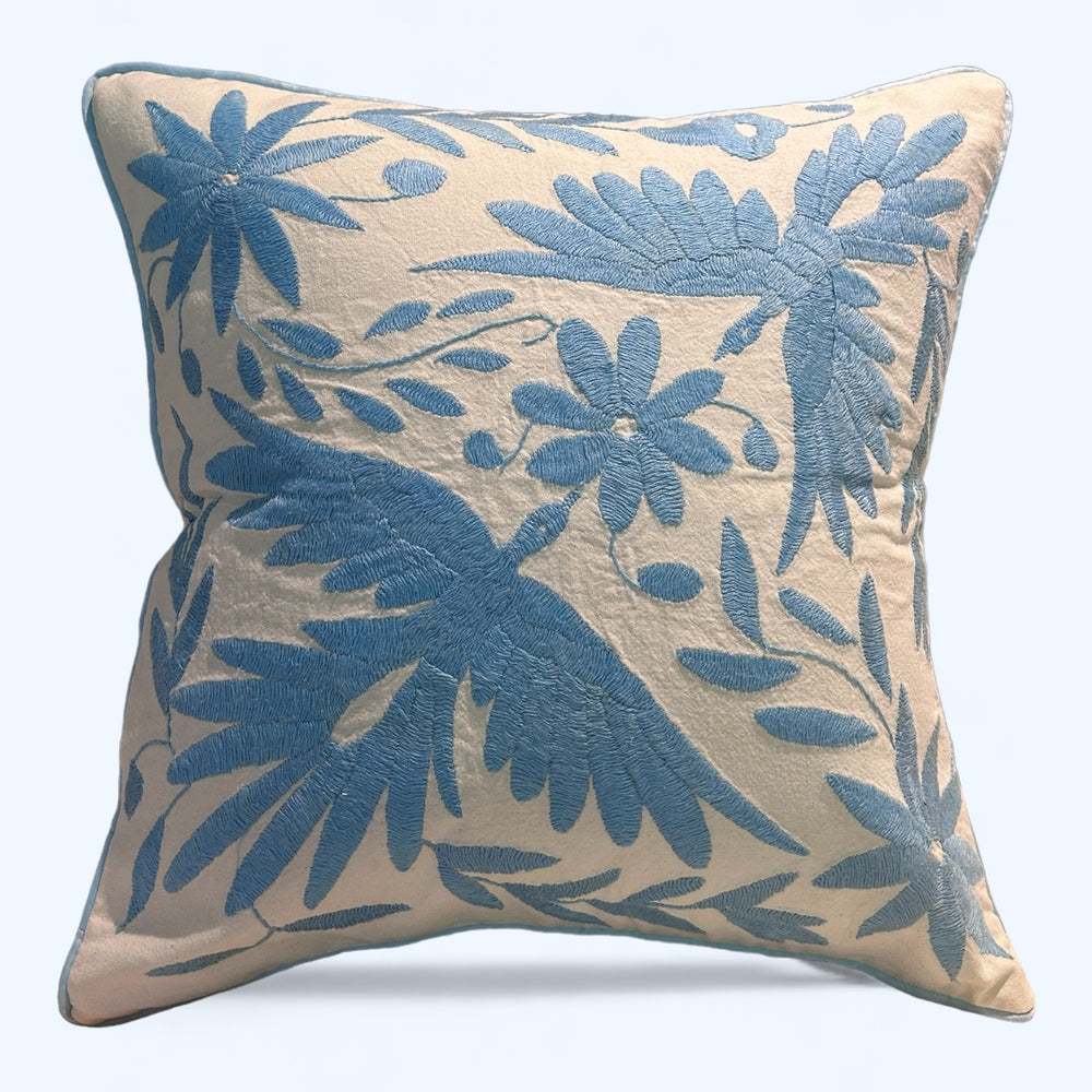Funda de cojín Otomí bordada a mano – Azul bebé y Marfil 45x45 cm