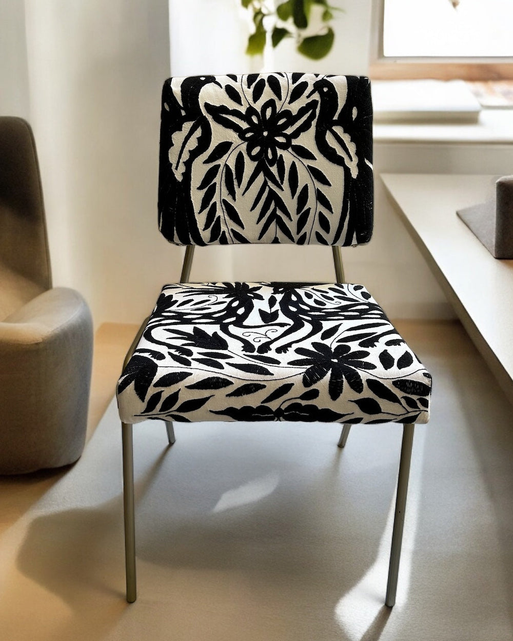 Silla Antonia | Tapizado Otomí en negro y marfil