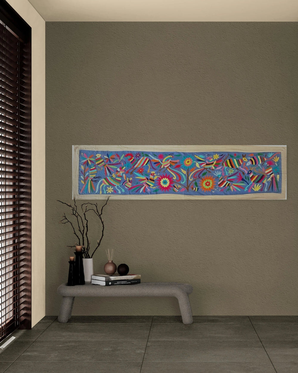 Camino de mesa mexicano bordado a mano – Decoración arcoíris y azul. 45.7 cm x 188 cm