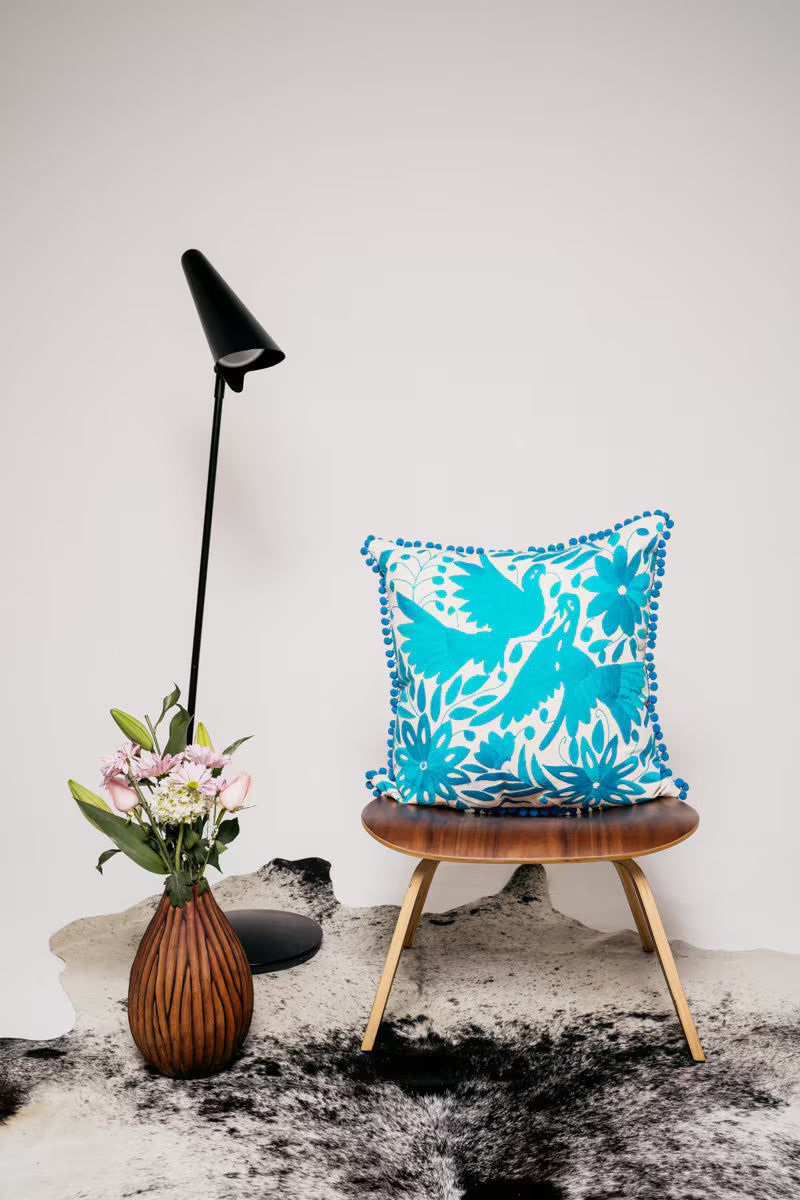 Almohada Otomí Bordada a Mano 23"x23" – Azul Cerúleo | Cojín Mexicano Hecho a Mano, Decoración Bohemia para el Hogar
