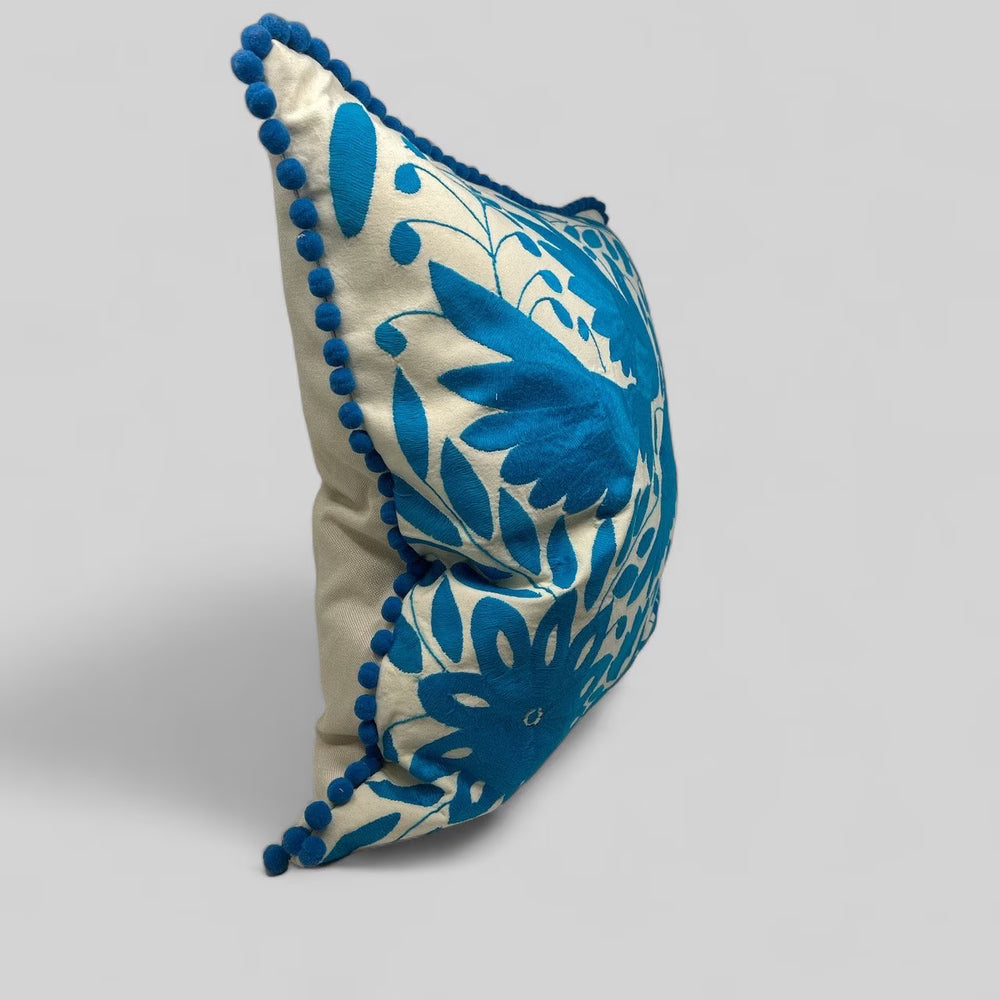 Almohada Otomí Bordada a Mano 23"x23" – Azul Cerúleo | Cojín Mexicano Hecho a Mano, Decoración Bohemia para el Hogar
