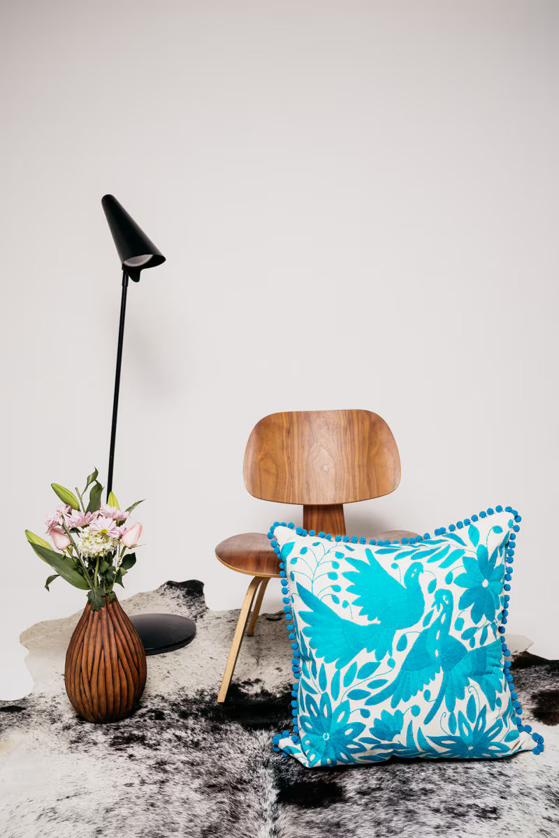 Almohada Otomí Bordada a Mano 23"x23" – Azul Cerúleo | Cojín Mexicano Hecho a Mano, Decoración Bohemia para el Hogar