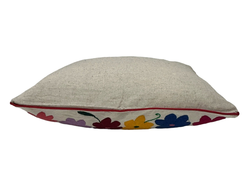 Funda de almohada otomí bordada a mano | Flores multicolor y marfil | 13x18" | Decoración textil mexicana | Cojín de lujo boho