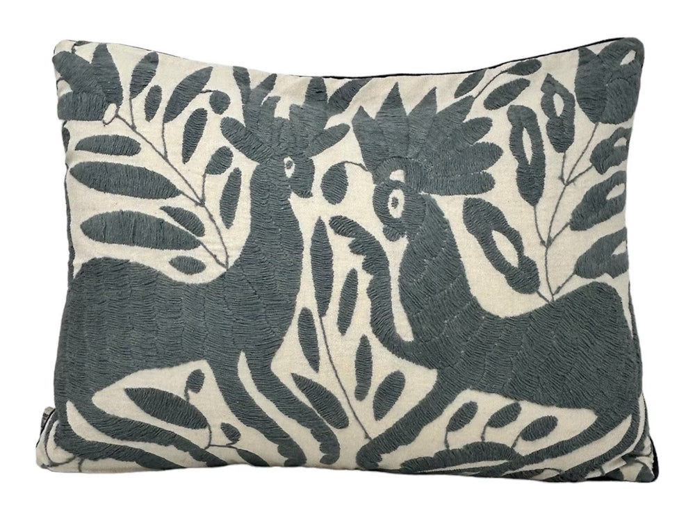 Funda de cojín Otomí bordada a mano | Decoración textil mexicana | Gris y marfil | 13x18” | Cojín de lujo bohemio