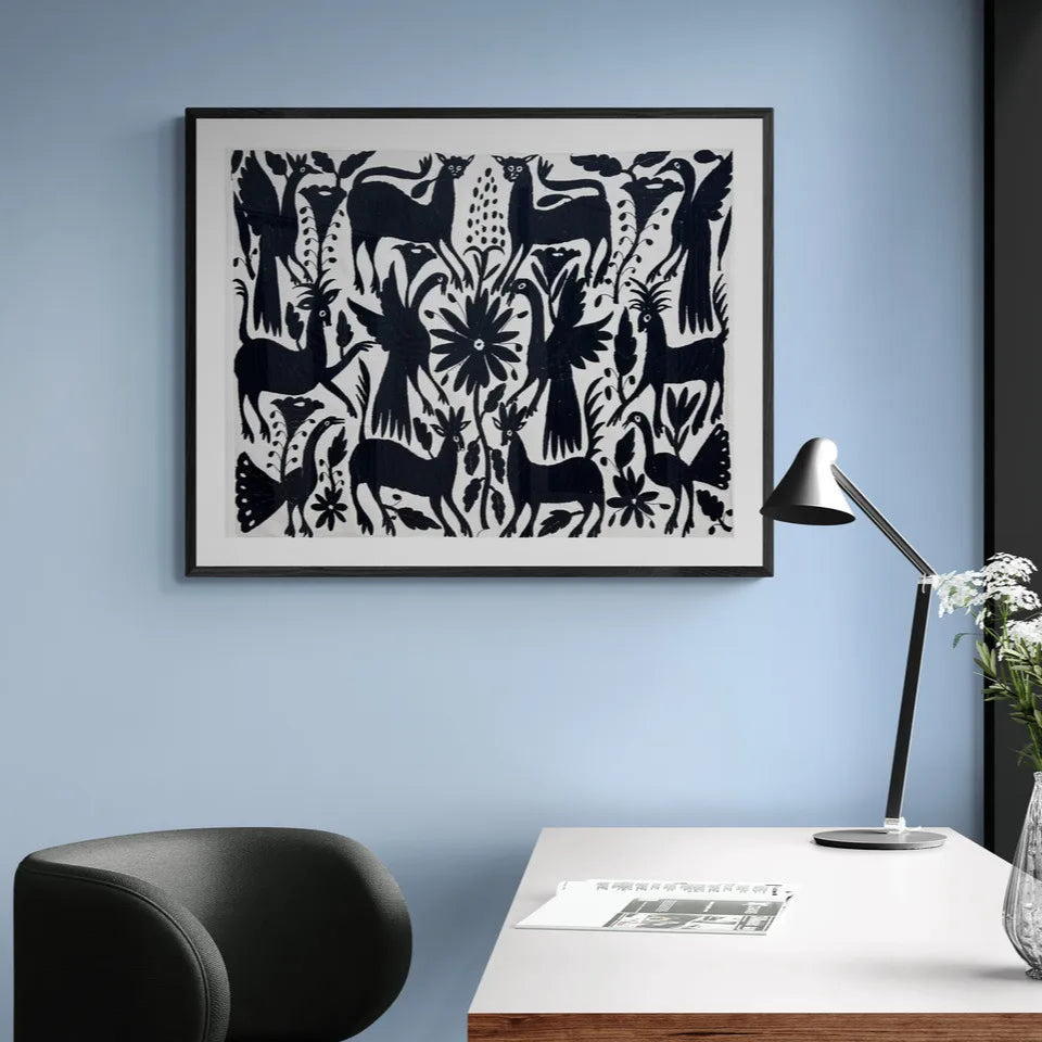 Textil Otomi bordado a mano| Decoración de pared única en negro y marfil | Agustina de Noche