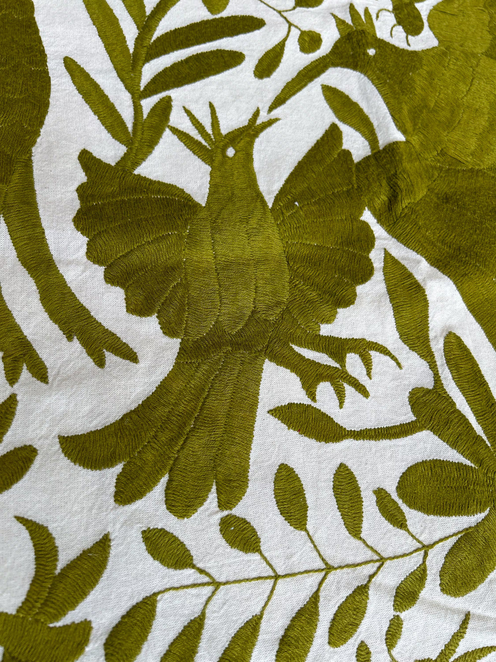 Tapiz Otomí Verde Oliva – 39.5 x 46.5” Textil Bordado a Mano