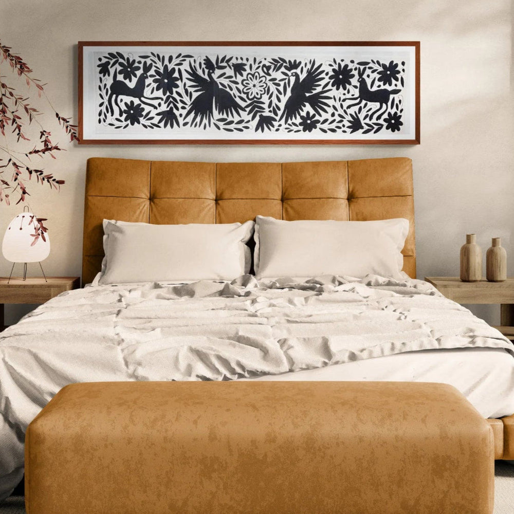Camino de mesa mexicano bordado a mano – Decoración en negro y marfil. 45,72 cm x 187,96 cm
