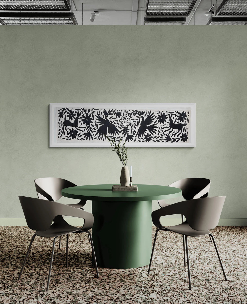 Camino de mesa mexicano bordado a mano – Decoración en negro y marfil. 45,72 cm x 187,96 cm
